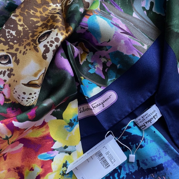 Salvatore Ferragamo Scarf Leopard Flowers Blue Multicolor Silk Wrap - Picture 11 of 15
